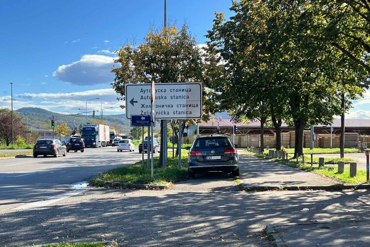 Stranci nepropisno parkiraju na ulicama Banjaluke