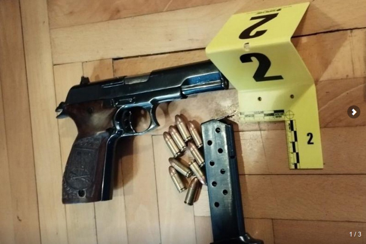 U pretresu kuće pronađene puške, pištolj, bomba i droga