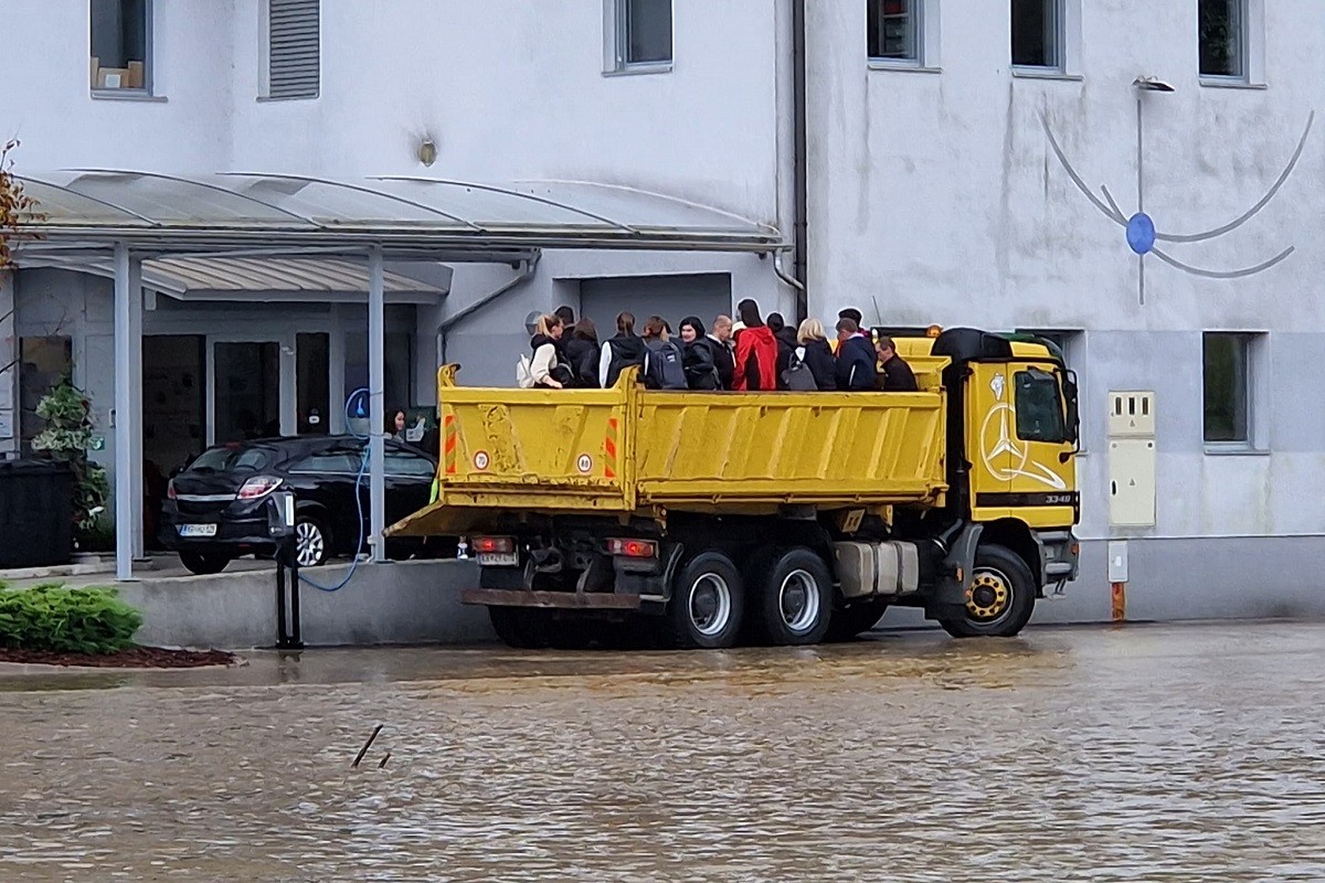 Kišna apokalipsa u Sloveniji, brojna sela odsječena (FOTO/VIDEO)