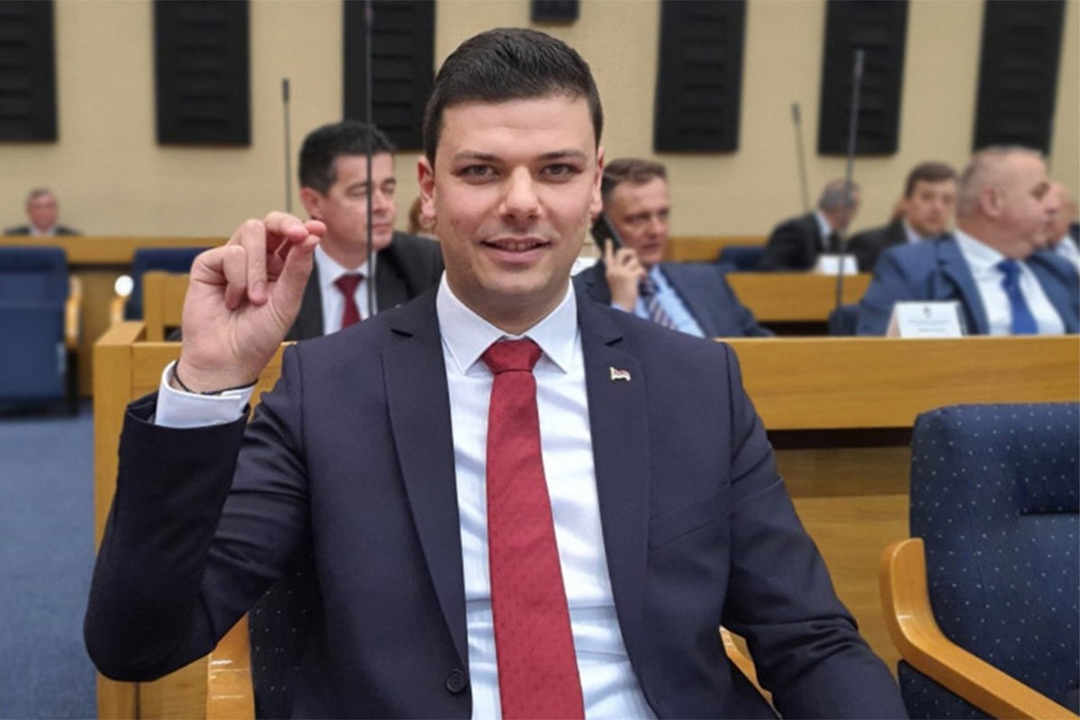 Smijenjen Momčilo Antonić