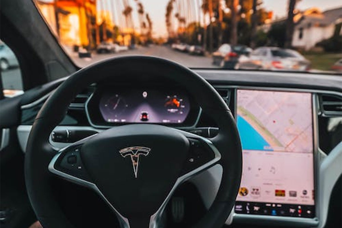 Tesla pobijedila na prvom suđenju zbog udesa koji je navodno izazvao autopilot