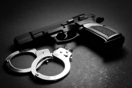 Pucao mu u obje noge pa zvao policiju i predao se