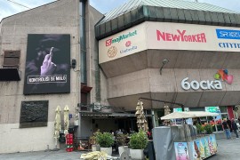 Neobični bilbordi u Banjaluci: Kome srednji prst? (FOTO)