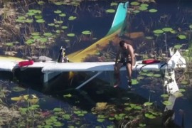 Avion se srušio u močvaru s krokodilima, pilota spasavali ...