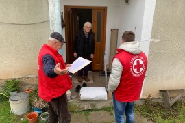 Mladi Prnjavorčani prikupljaju pomoć za starija lica