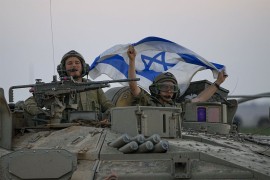 Izrael obilježava mjesec dana od napada Hamasa, zastave na pola koplja