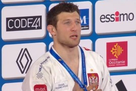 Majdov okićen zlatom: Zaplakao tokom intoniranja himne (VIDEO)