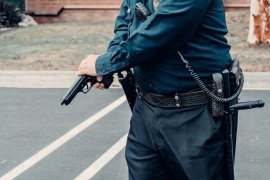Policajac potegao pištolj na kolegu zbog prijetnje da će mu otkriti ...