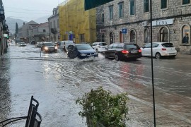 Nevrijeme pogodilo Trebinje, kiša potopila ulice (VIDEO)