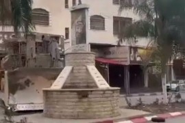 Buldožerimi srušeni Arafatovi spomenici (VIDEO)