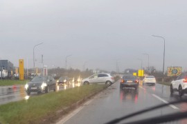 Kiša napravila haos, udesi i gužve na putevima (VIDEO)