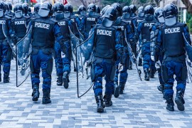 Autom se zabio u ogradu kod izraelske ambasade, povrijeđen policajac ...