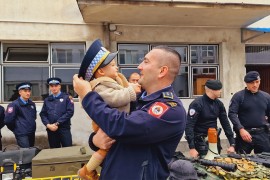 Prijedorska policija se družila s mališanima