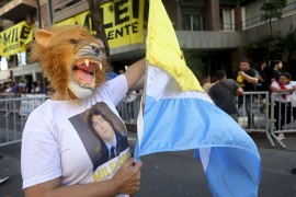 Motorka i maska lava: Ko je kontroverzni argentinski predsjednički ...