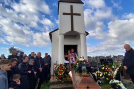 Sahranjen povratnik koji je preminuo nakon što je teško pretučen u ...