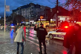Drama u Suvoj Reci: Pljačkaši pucali na policiju (VIDEO)