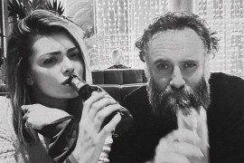 Ella Dvornik uživala je na piću s misterioznim muškarcem
