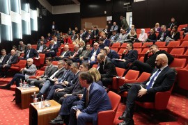 Parlament FBiH zasjeda u drugoj zgradi jer njihova prokišnjava