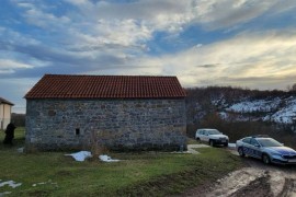 Sveštenik Arsić obišao oskrnavljeni hram na Kosovu, naišao na ...