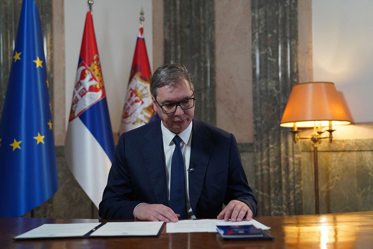 Vučić raspisao parlamentarne izbore