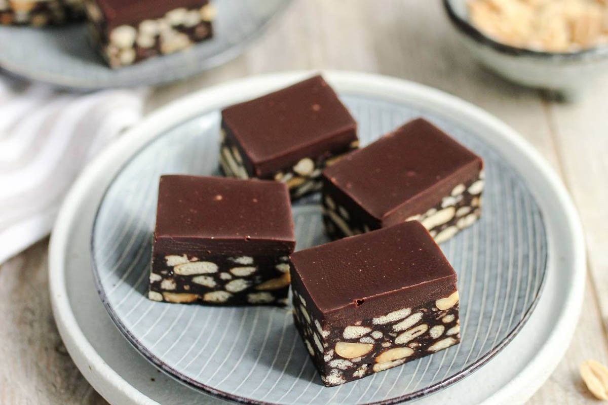 Čokoladne kocke s keksom