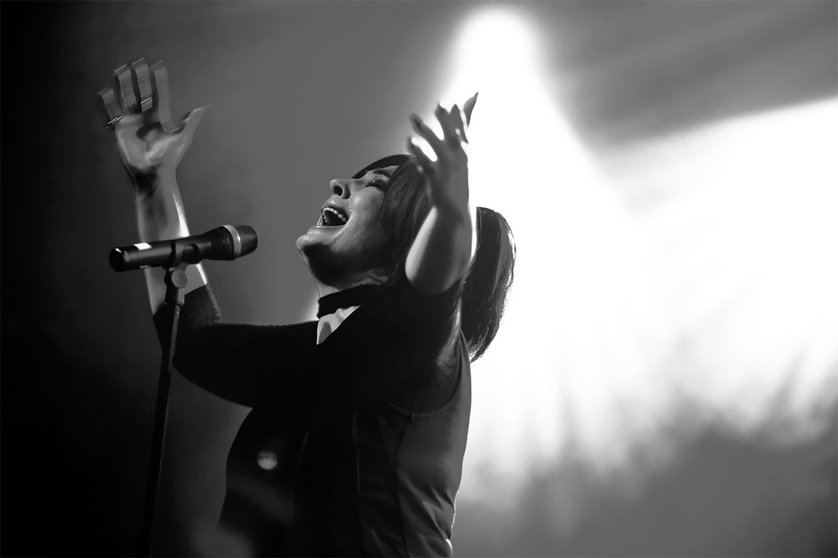 Tragedija na koncertu Kaliopi u Beogradu: Preminula žena, publika evakuisana