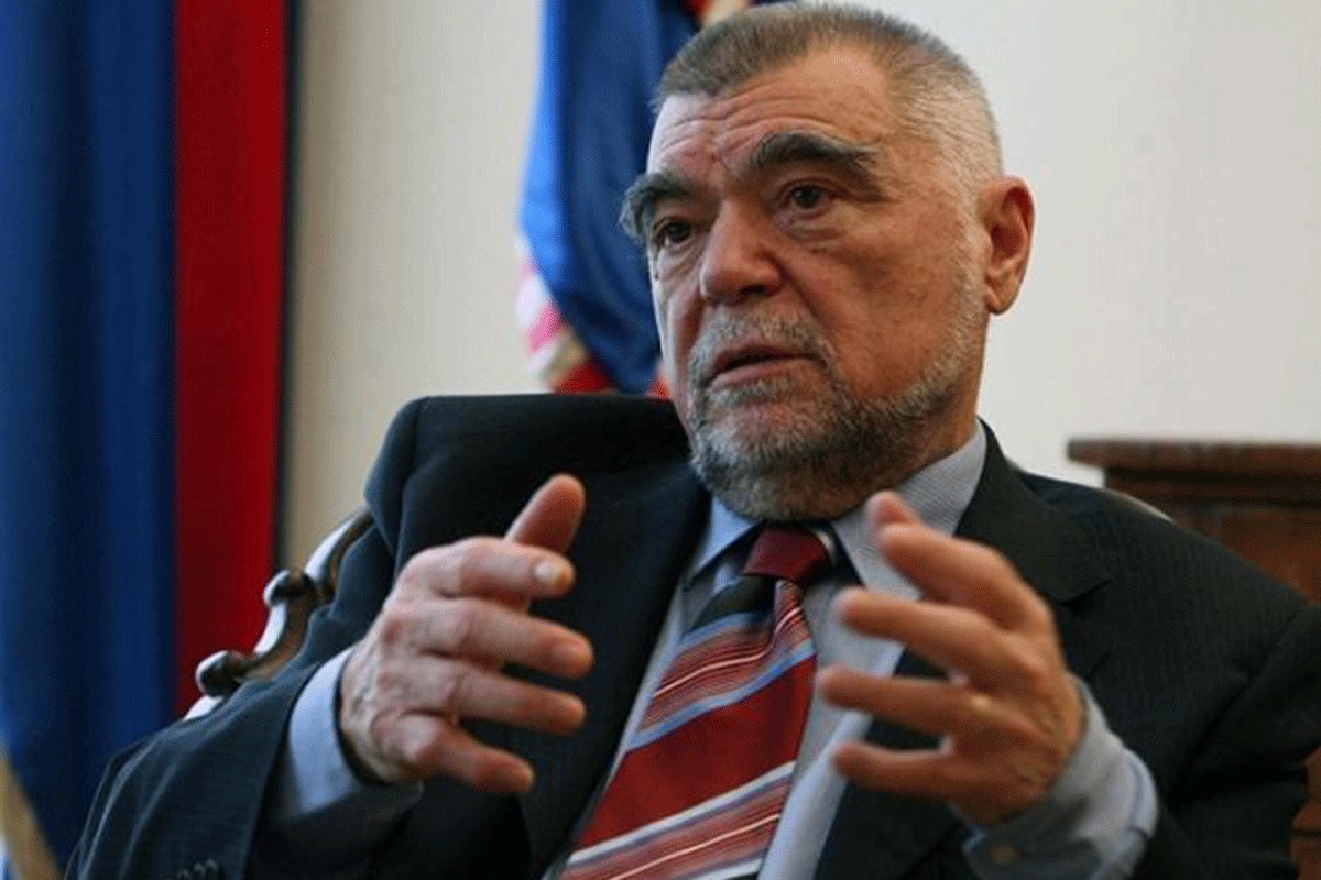 Mesić u memoarima otkrio: Tuđman bio na psihijatriji, sastajao se s Alijom