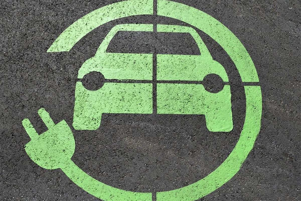 Da li se kapacitet baterije smanjuje dok je električni auto parkiran?