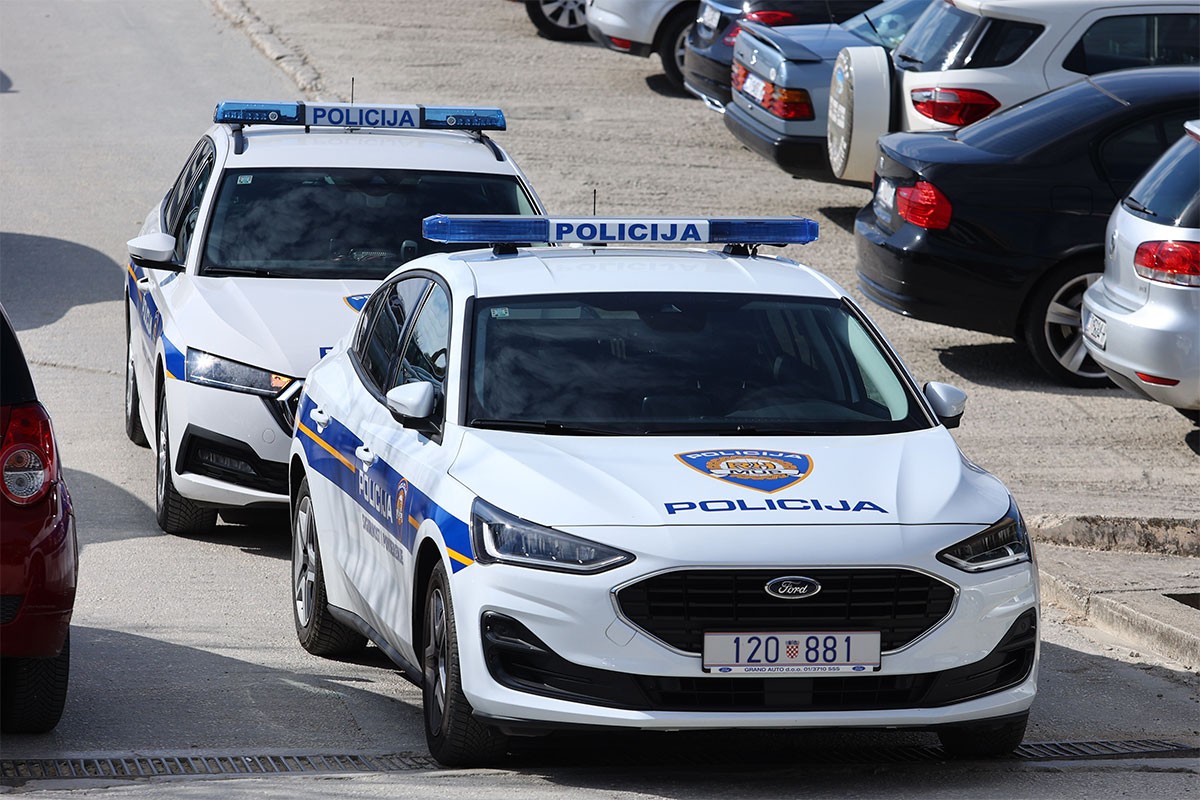 Mladić (21) osumnjičen da je danima držao maloljetnicu zatočenu u kući