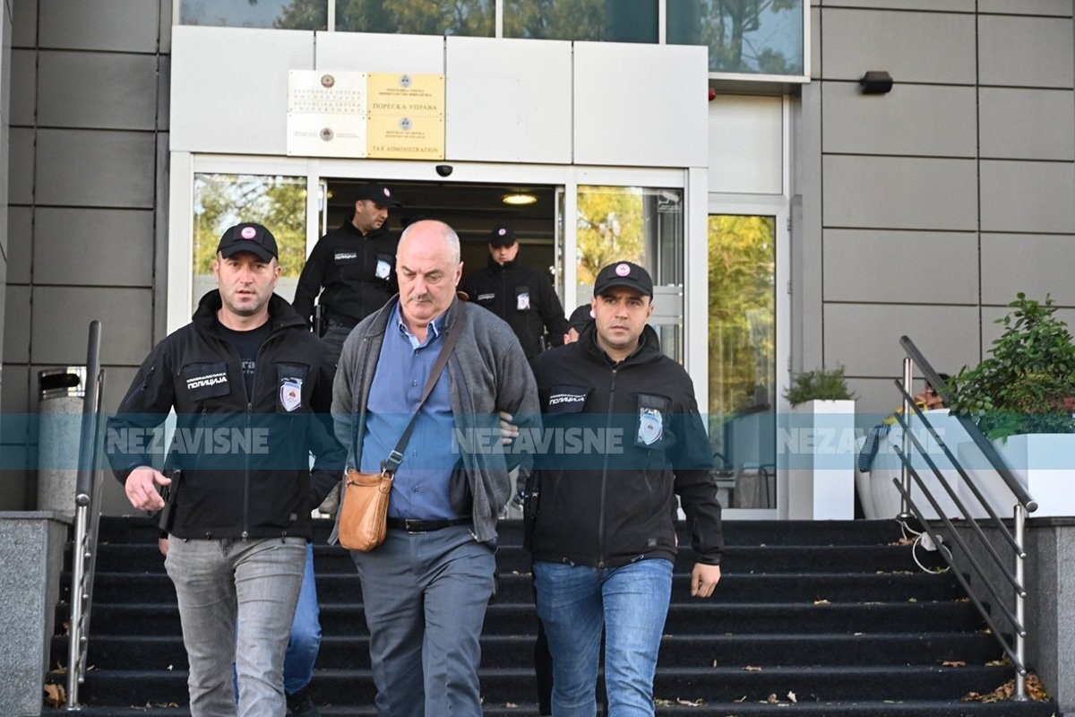 Poreska uprava RS suspendovala trojicu uhapšenih službenika