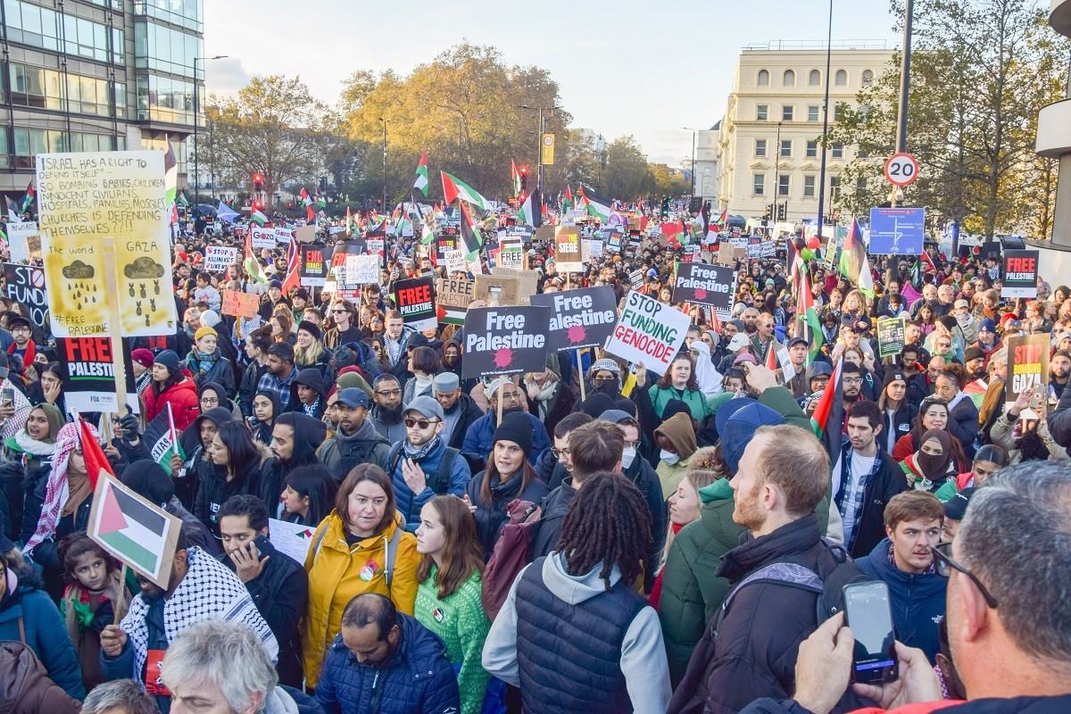 300.000 ljudi na ulici i antisemitski slogani (VIDEO)