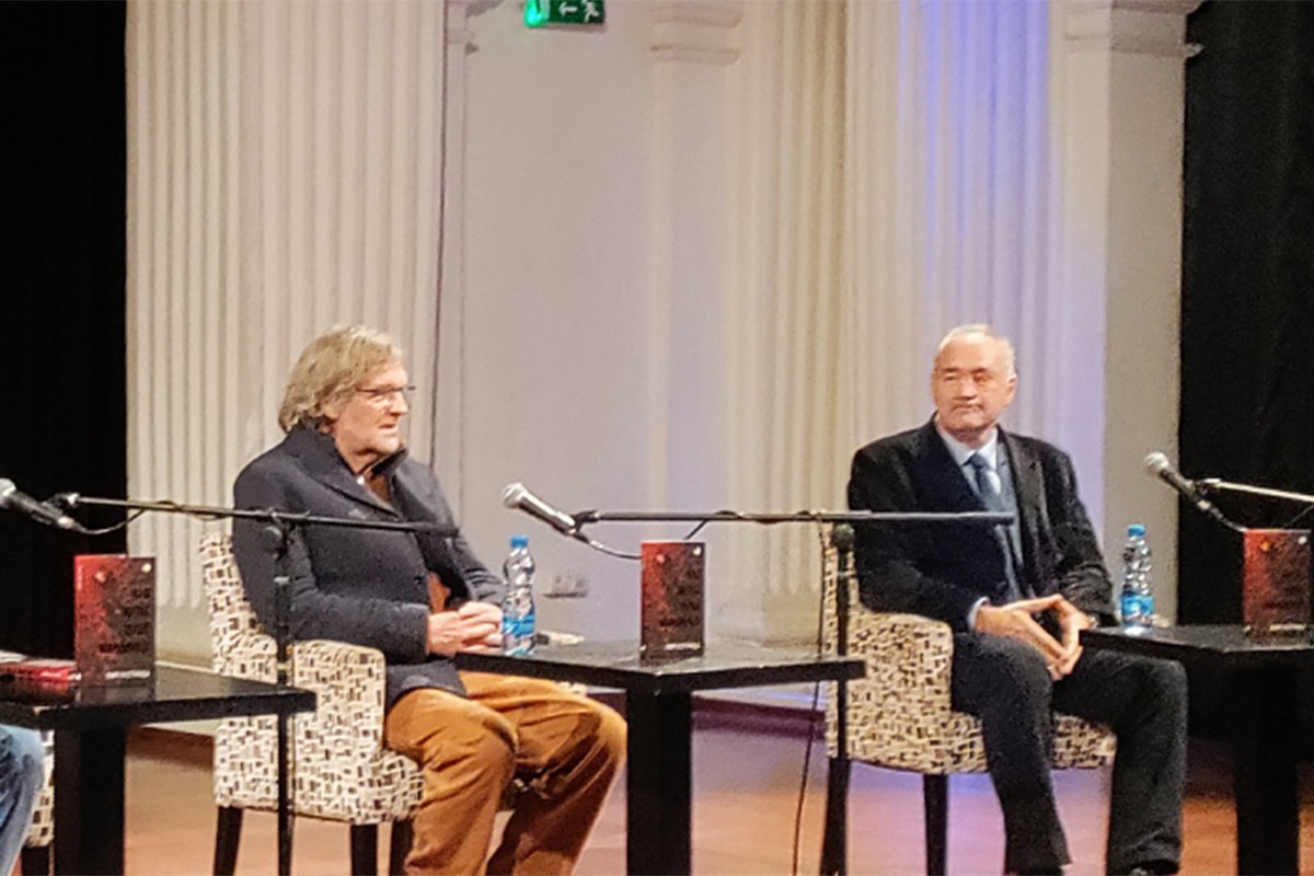 Kusturica u Beogradu predstavio knjigu "Kad mrtve duše marširaju"
