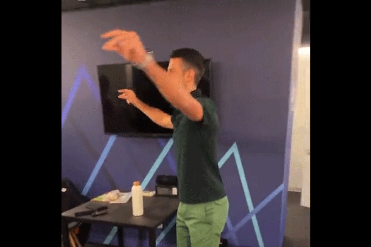 Kako Nole mrda kukovima (VIDEO)