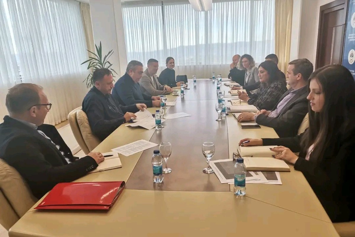 Sindikalci napustili sastanak o PKU: Na minimalcu od vatrogasca do matičara