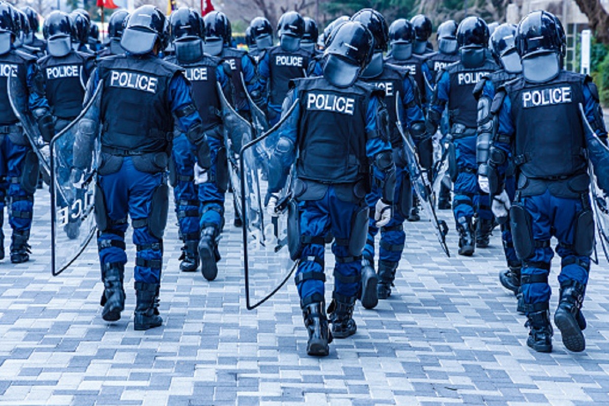 Autom se zabio u ogradu kod izraelske ambasade, povrijeđen policajac (VIDEO)