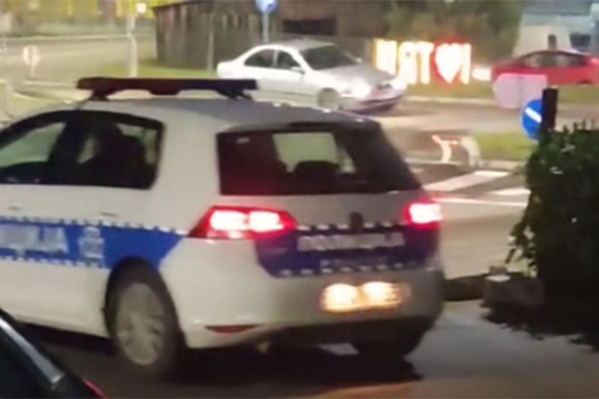 Divljao na kružnom toku u Trnu, policija odjurila za njim (VIDEO)