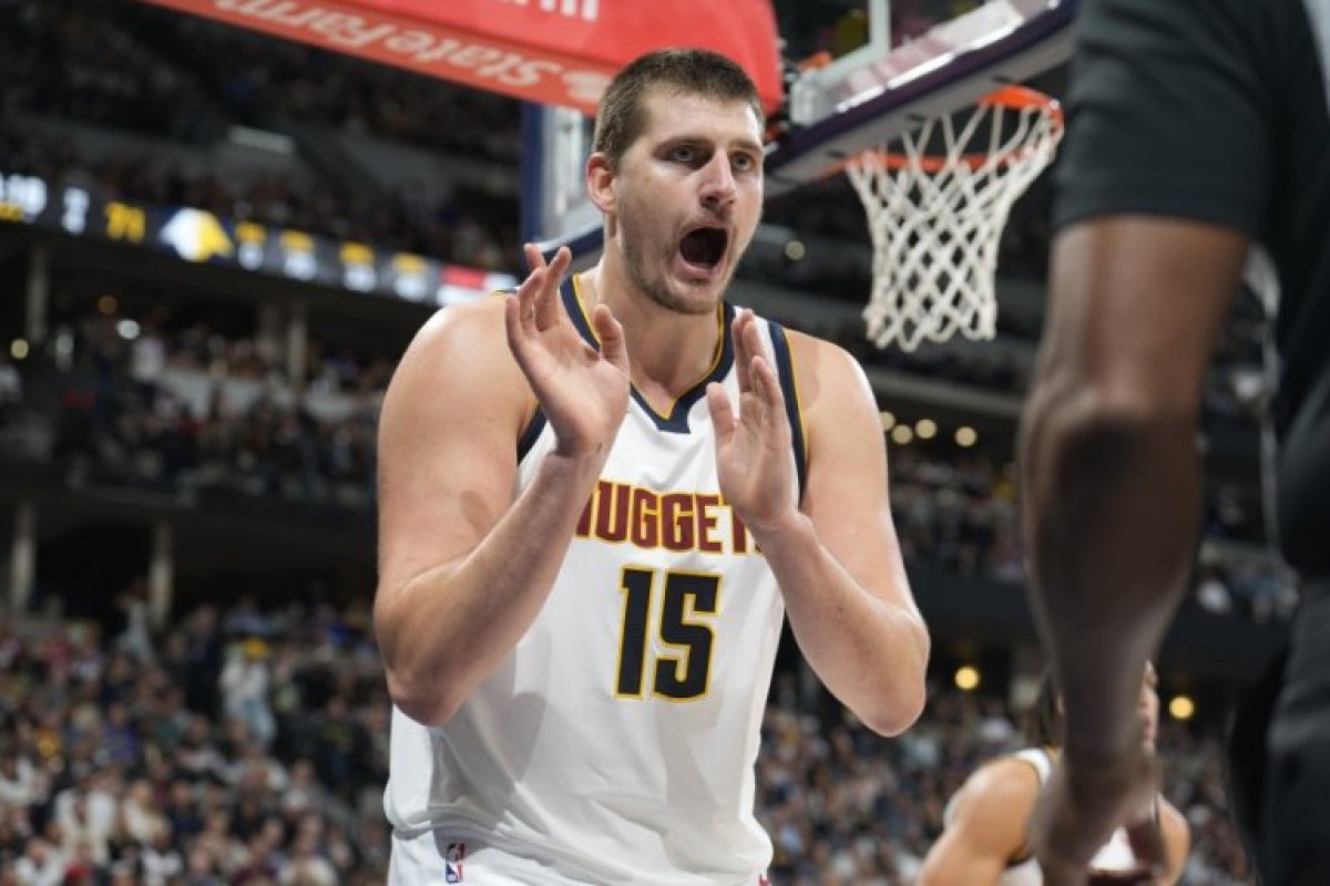 Haos u Denveru: Jokić tučen pa isključen  (VIDEO)