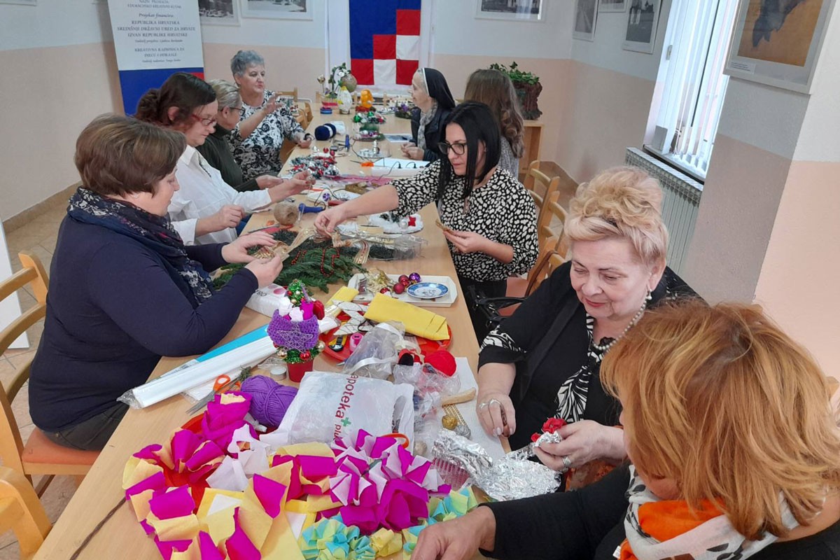 Čarobnim ukrasima spojili tradiciju i moderno