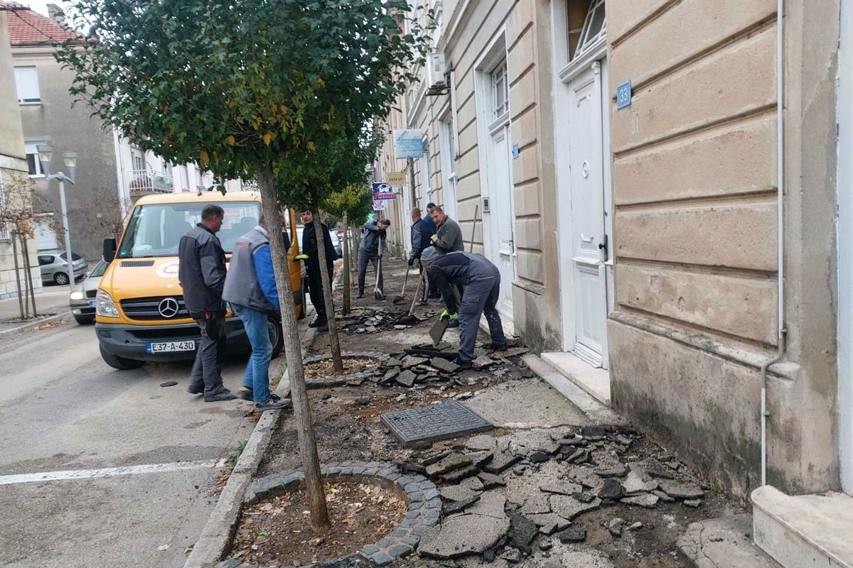Počela sanacija trotoara u Trebinju