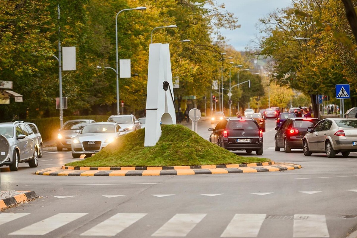 Banjalučki kružni tok "štipaljka" u novom ruhu