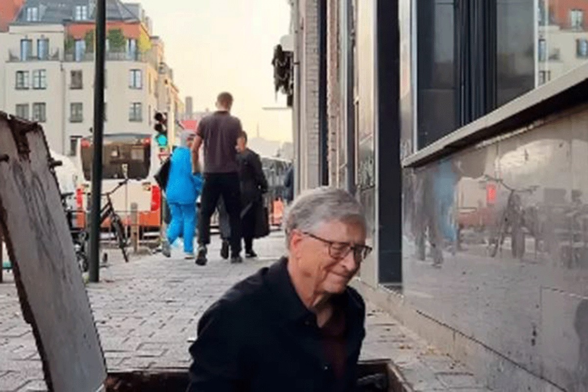 Bil Gejts se spustio u kanalizaciju (VIDEO)