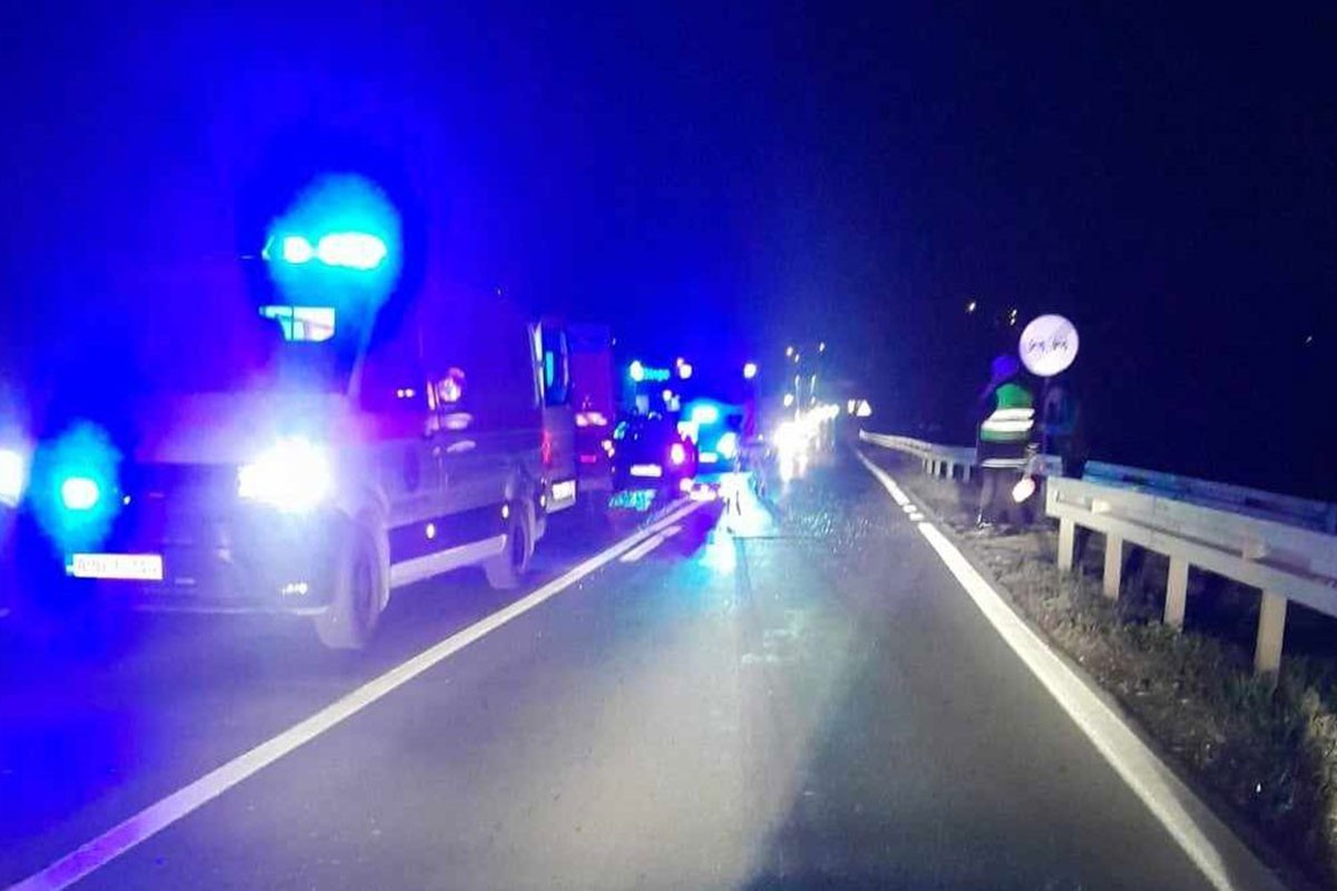 U sudaru kamiona i auta poginuo vozač pola