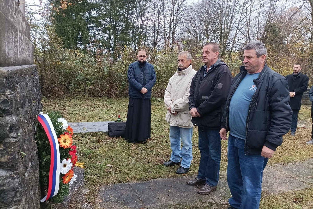 Služen pomen nastradalim civilima