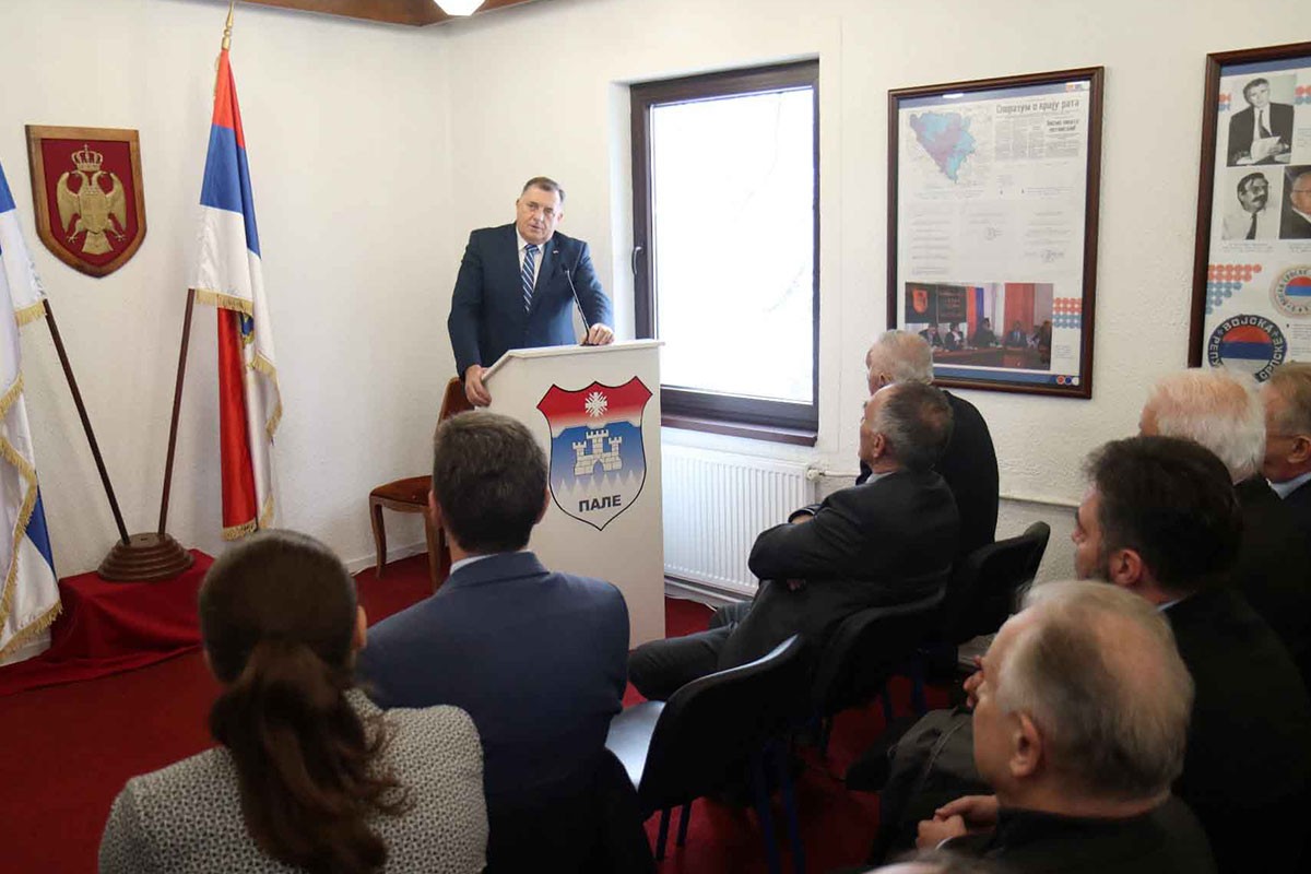Dodik: Narod koji ne poštuje istoriju ne zavređuje da se održi