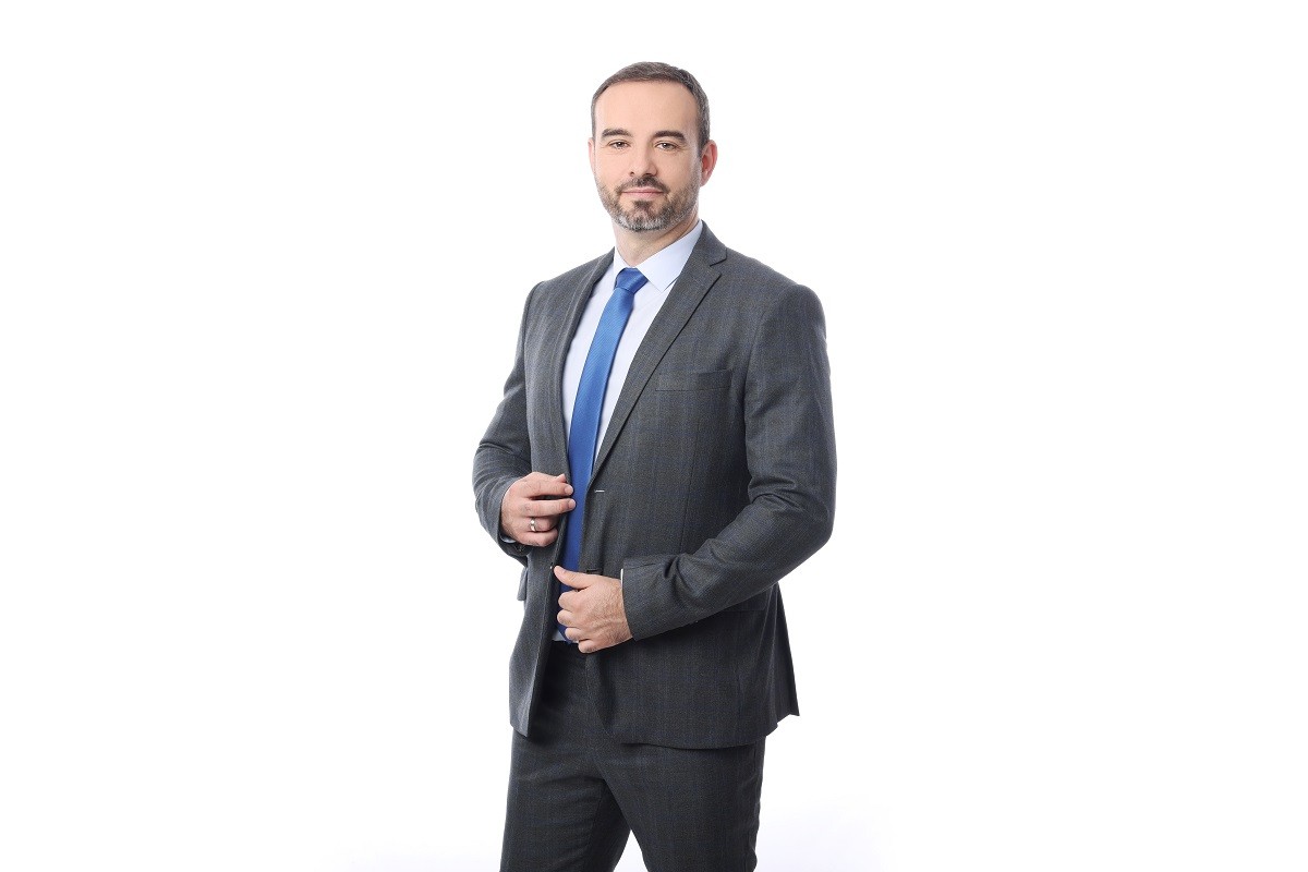 "Trougao": O emotivnim vezama