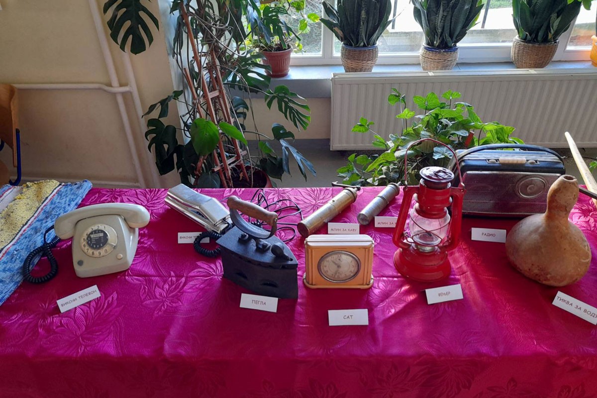 Osnovci donijeli duh prošlih vremena (FOTO)
