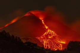 Snažna erupcija Etne ponovo obasjala nebo iznad Sicilije