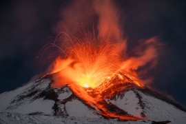 Eruptirao Marapi: Izbacuje pepeo 3.000 metara u vazduh