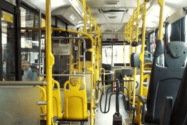 Vozač izbacio staricu iz autobusa: Nema Boga da ćeš se voziti (VIDEO)