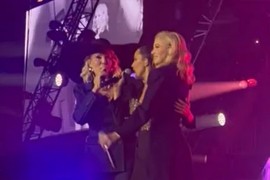Zabava za pamćenje: Brena, Rozga i Prijovićeva zapjevale "Hajde da se ...
